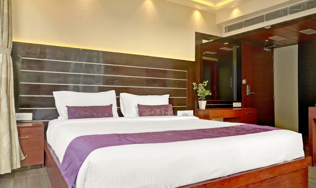 Treebo Premium The Crystal Hotel Calcutta Eksteriør billede